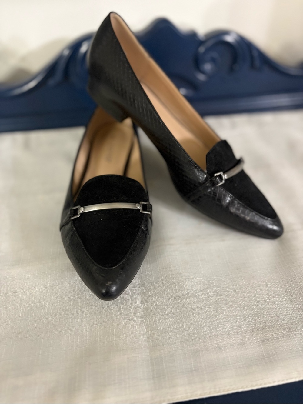 The Limited Classic Black Pointed Toe Loafers with Silver Accent Size 8 EUC